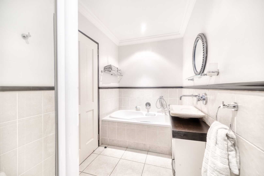 4 Bedroom Property for Sale in Hermanus Heights Western Cape